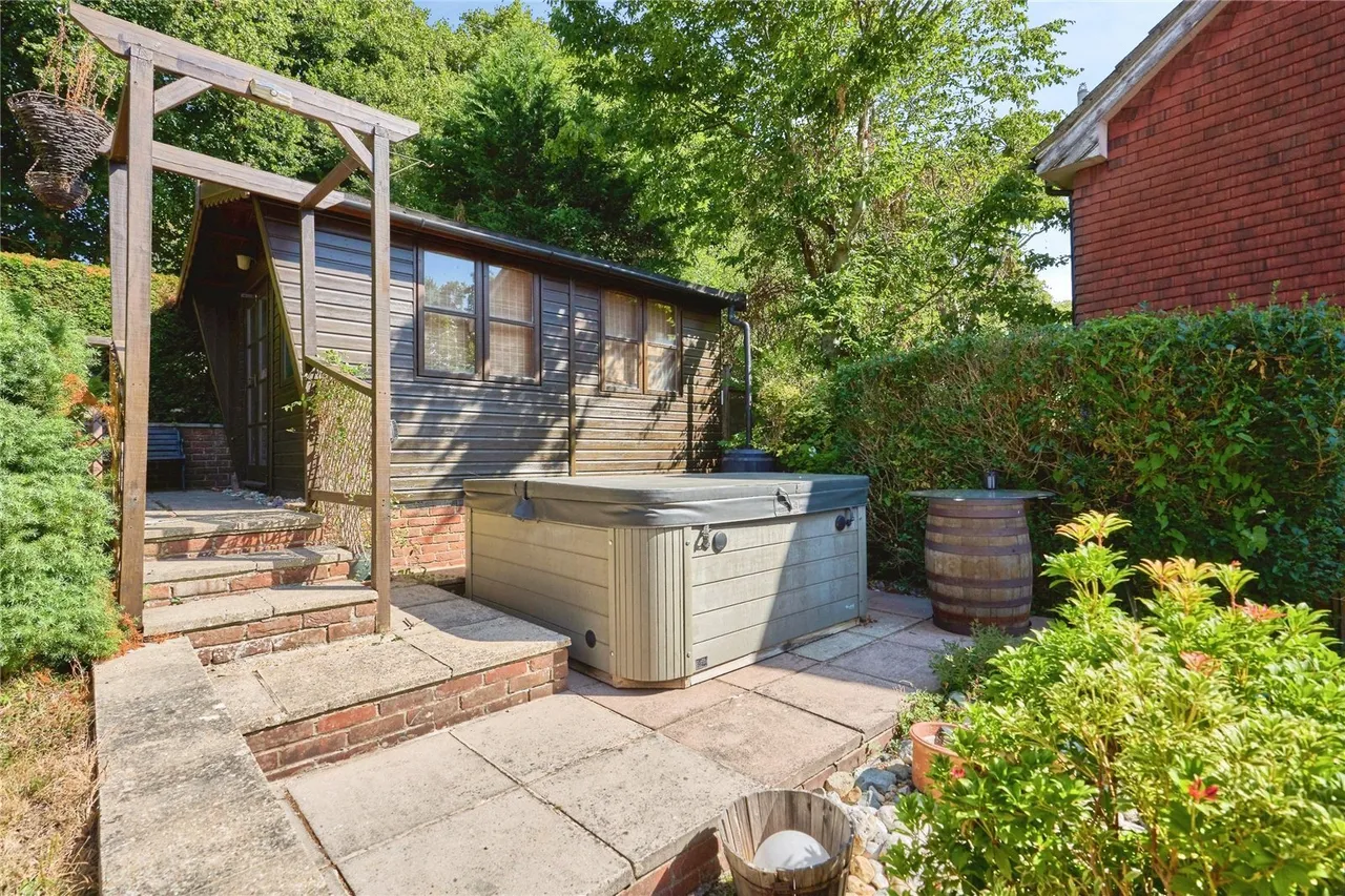 Northcourt Close, Shorwell, PO30, photo 11