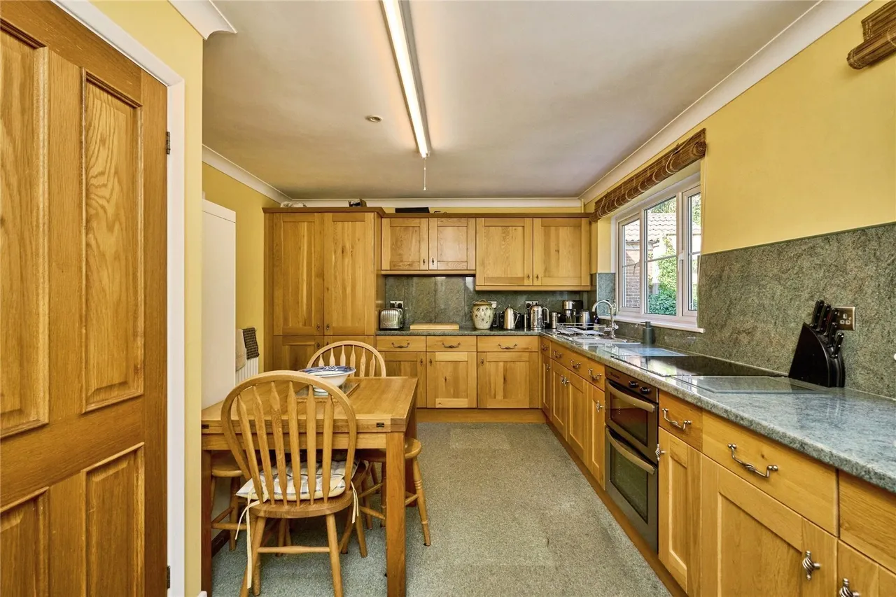 Northcourt Close, Shorwell, PO30, photo 3