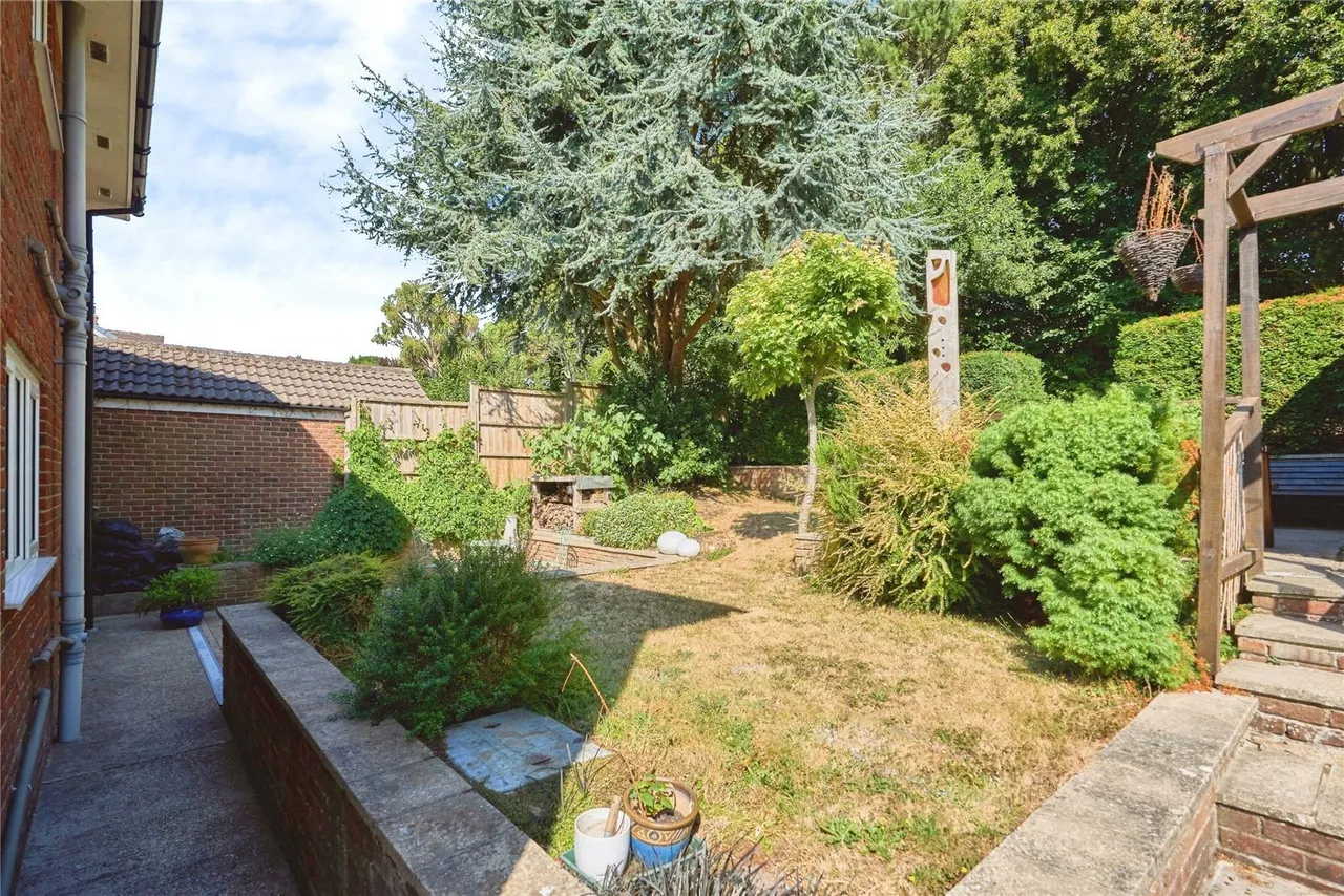 Northcourt Close, Shorwell, PO30, photo 13