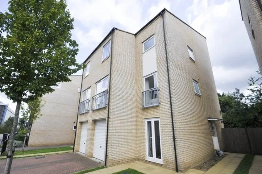 7 bed house for sale, Aviation Avenue, Hatfield, AL10