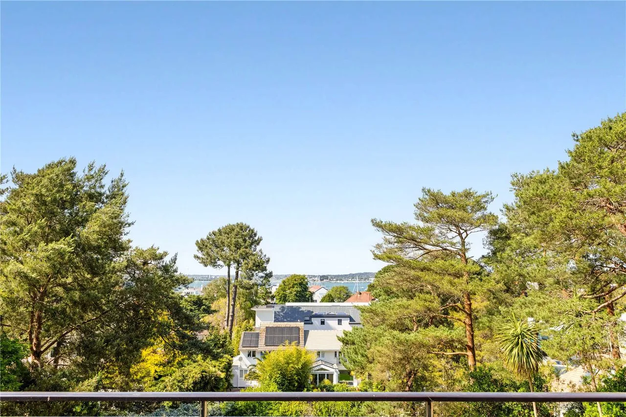3 bed flat for sale — Seacombe Road, Poole, Dorset, BH13 7RJ