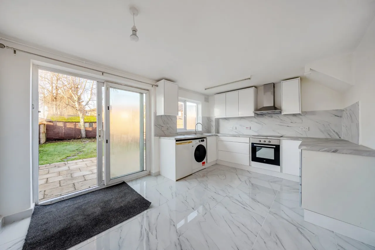 Varley Way, Mitcham, CR4, photo 2