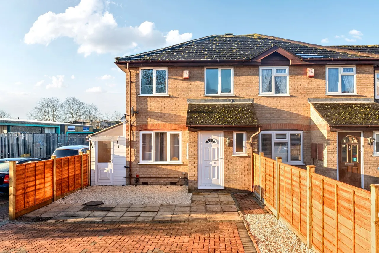 3 bed house for sale, Varley Way, Mitcham, CR4