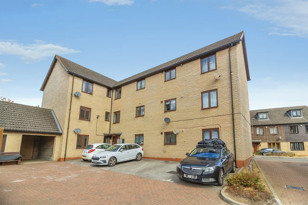 2 bed flat for sale — Kelling Way, Broughton, Milton Keynes