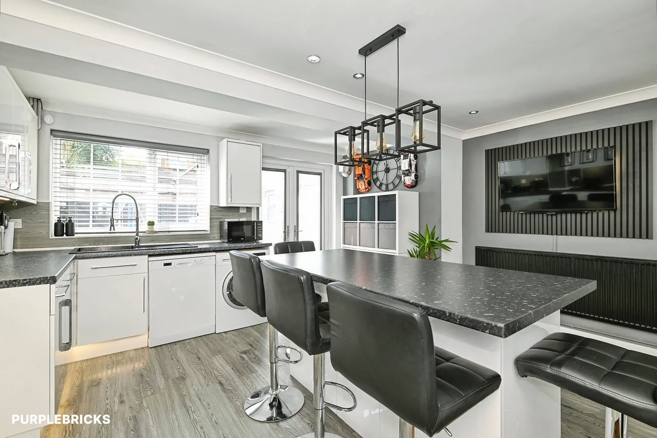 3 bed house for sale, Pembroke Gardens, Gillingham, ME8