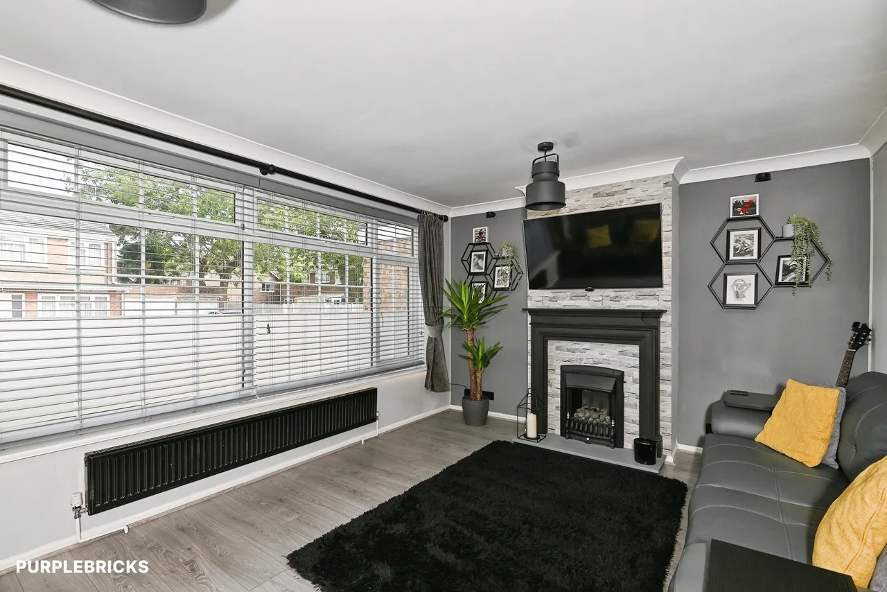 Pembroke Gardens, Gillingham, ME8, photo 2