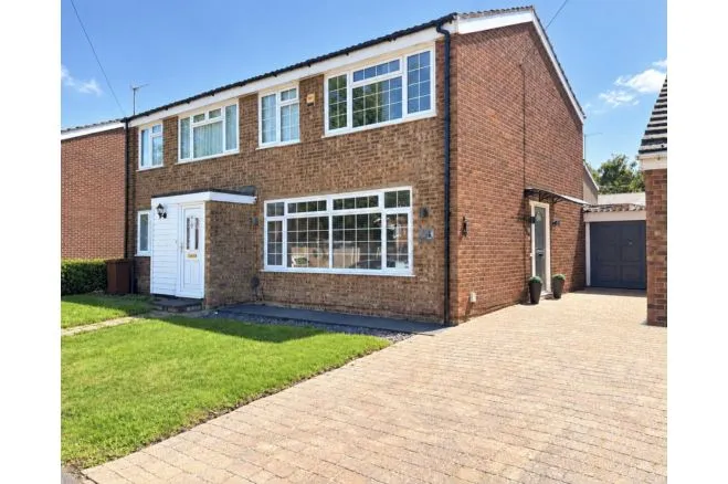 Pembroke Gardens, Gillingham, ME8, photo 3