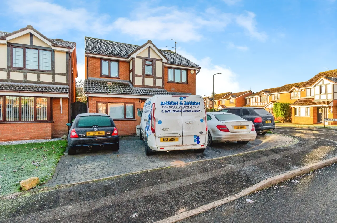 4 bed house for sale — Earlswood Crescent, Wolverhampton
