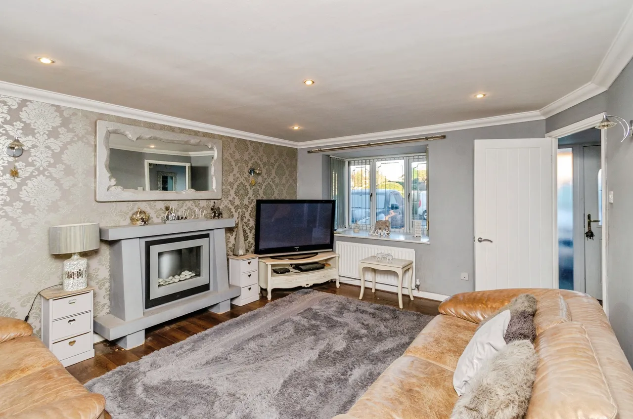 Earlswood Crescent, Wolverhampton, photo 3