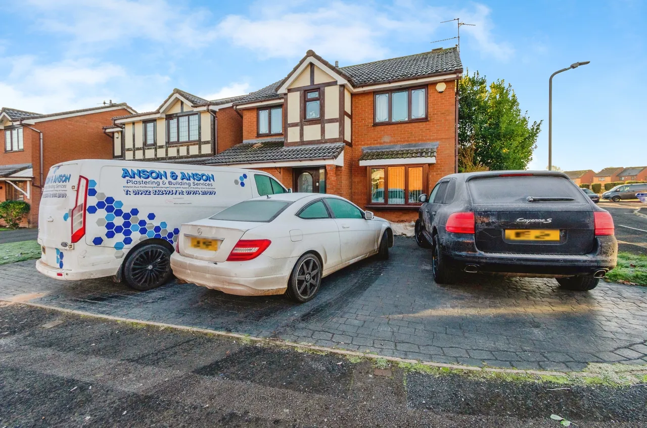 Earlswood Crescent, Wolverhampton, photo 8