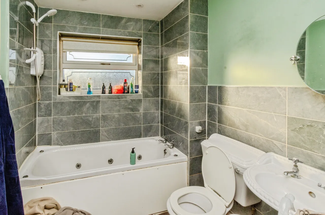 Earlswood Crescent, Wolverhampton, photo 7