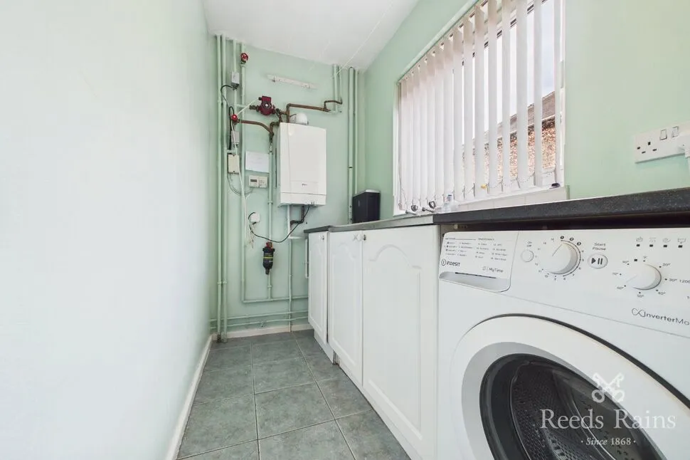 Doncaster Road, Carlton-in-Lindrick, Nottinghamshire, S81, photo 9