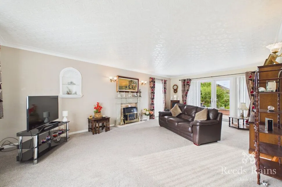 Doncaster Road, Carlton-in-Lindrick, Nottinghamshire, S81, photo 4