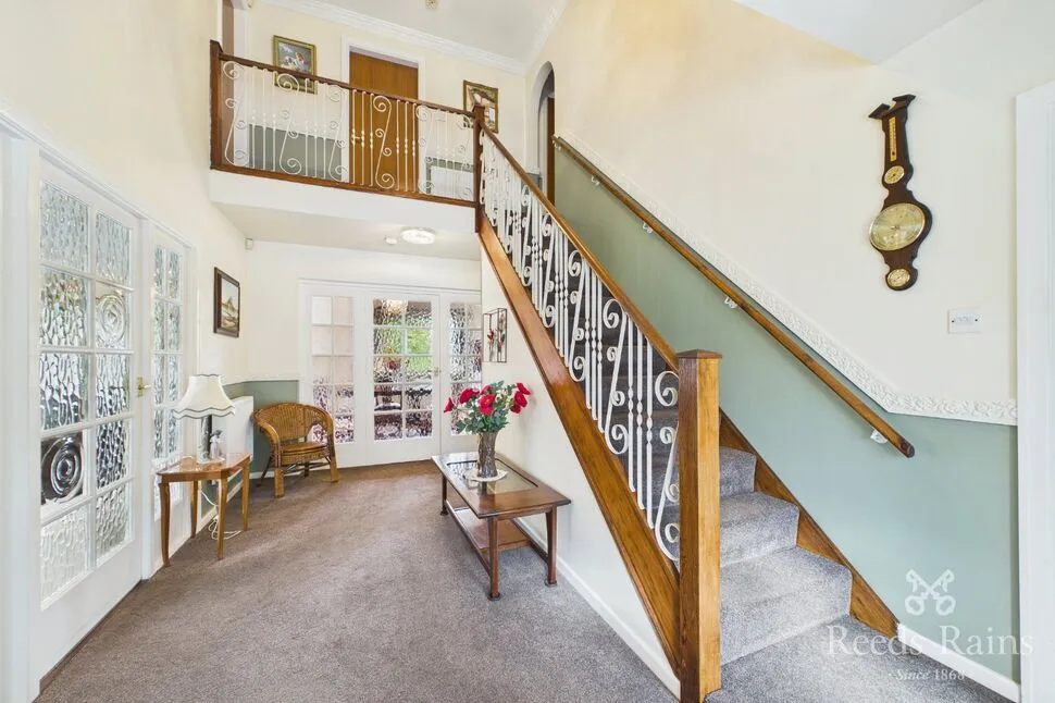 Doncaster Road, Carlton-in-Lindrick, Nottinghamshire, S81, photo 3