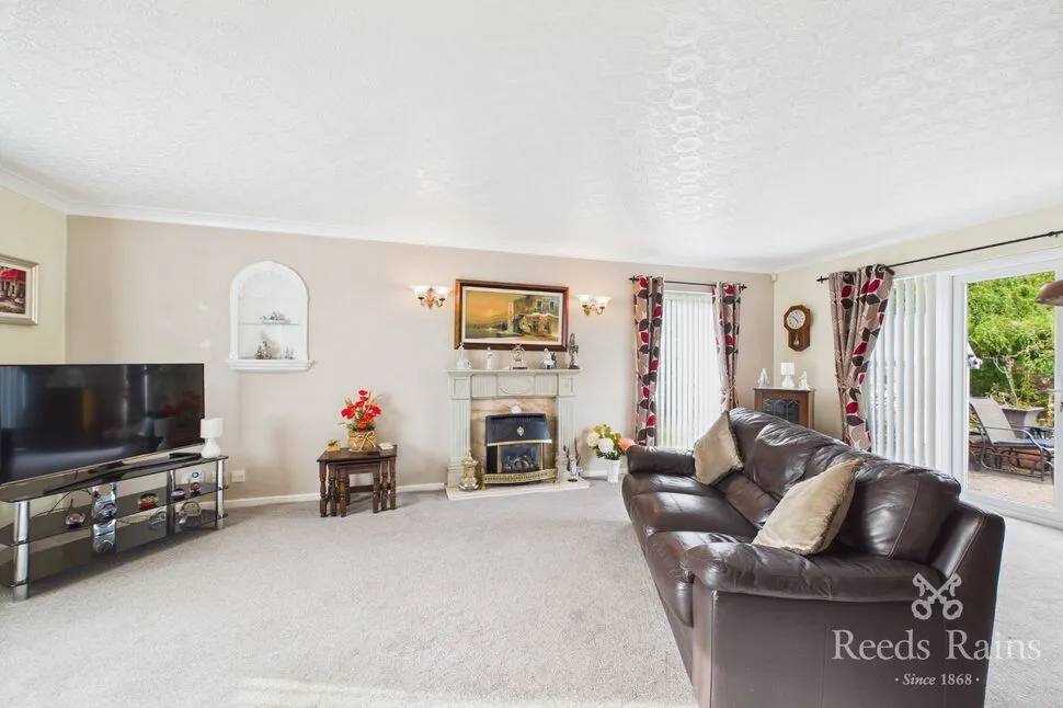 Doncaster Road, Carlton-in-Lindrick, Nottinghamshire, S81, photo 5