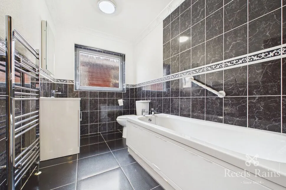 Doncaster Road, Carlton-in-Lindrick, Nottinghamshire, S81, photo 11