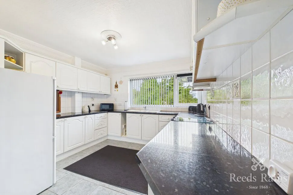 Doncaster Road, Carlton-in-Lindrick, Nottinghamshire, S81, photo 7