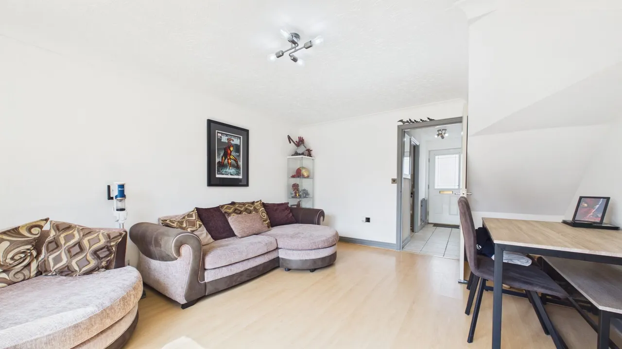 Wheatsheaf Court, DEEPING ST NICHOLAS, PE11, photo 2