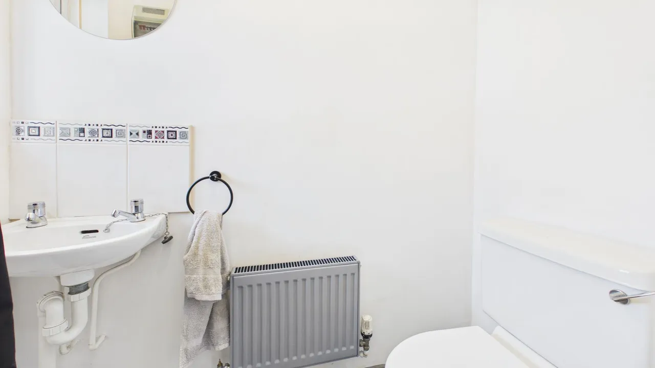 Wheatsheaf Court, DEEPING ST NICHOLAS, PE11, photo 6