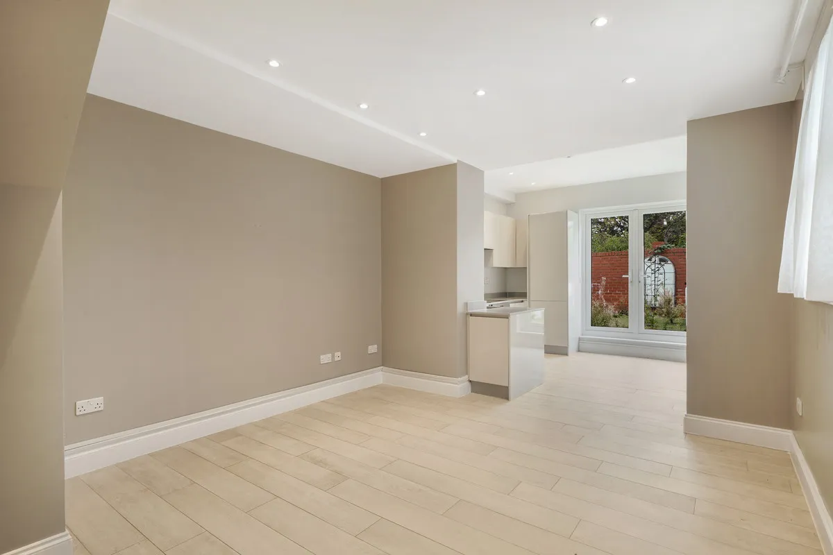 Acton, W3, photo 2