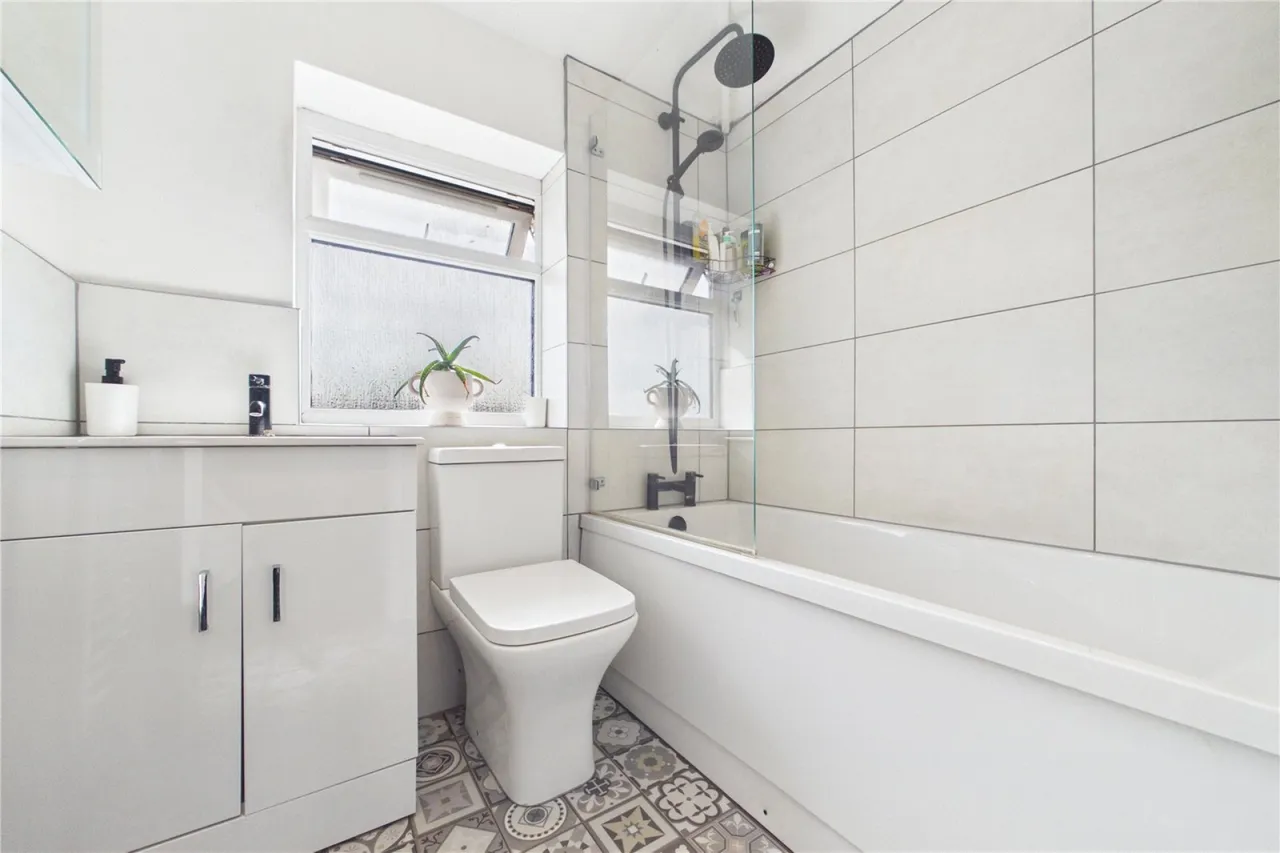 Cotswold Way, Tilehurst, RG31, photo 9