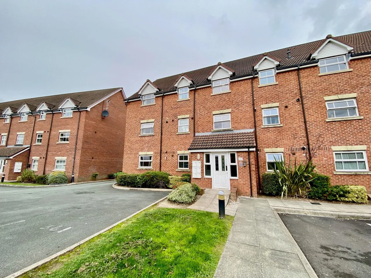 2 bed flat to rent, Great Park Drive, Leyland, PR25