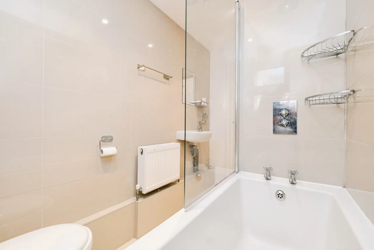 Cleveland Road, London, E18, photo 9