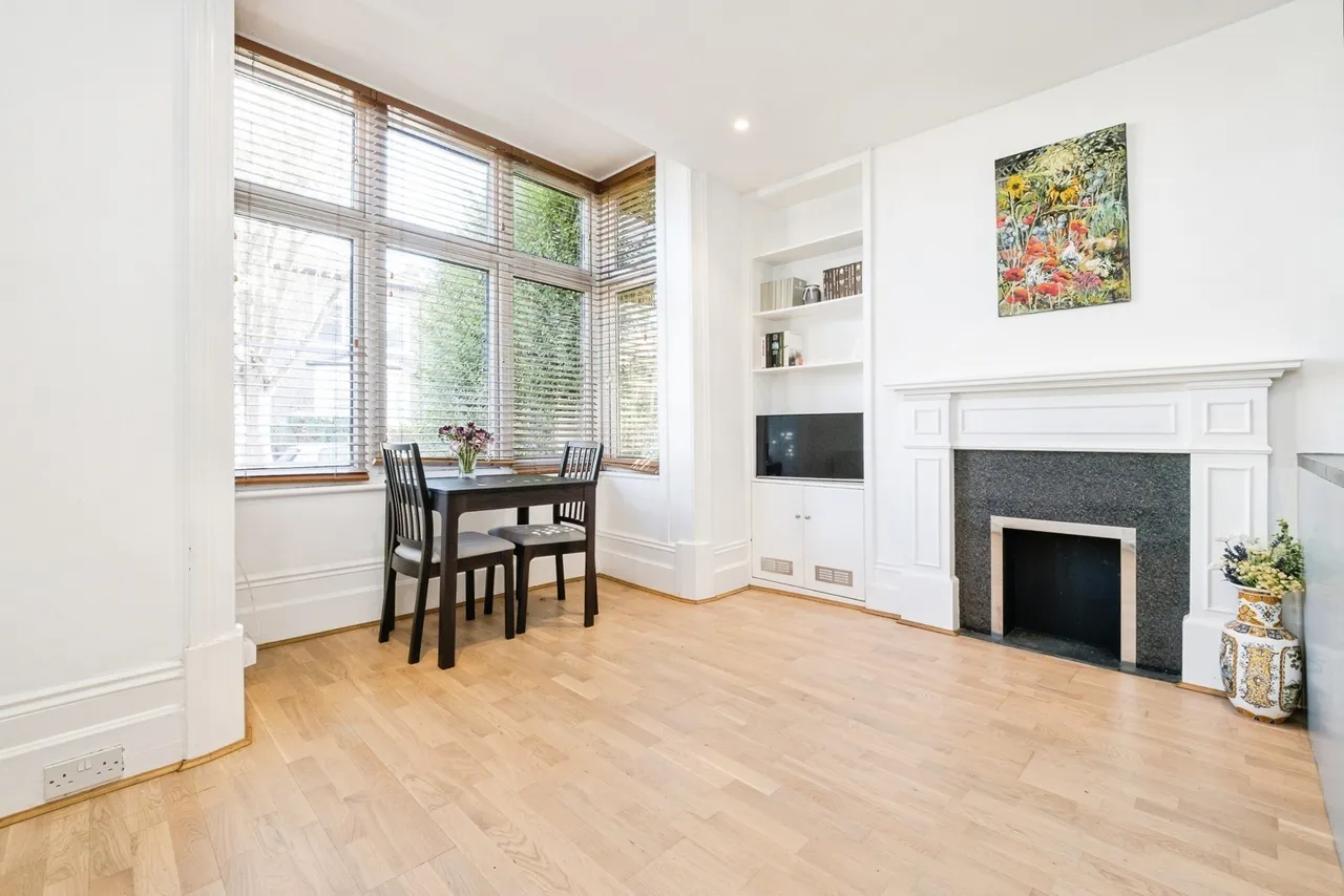 Cleveland Road, London, E18, photo 2