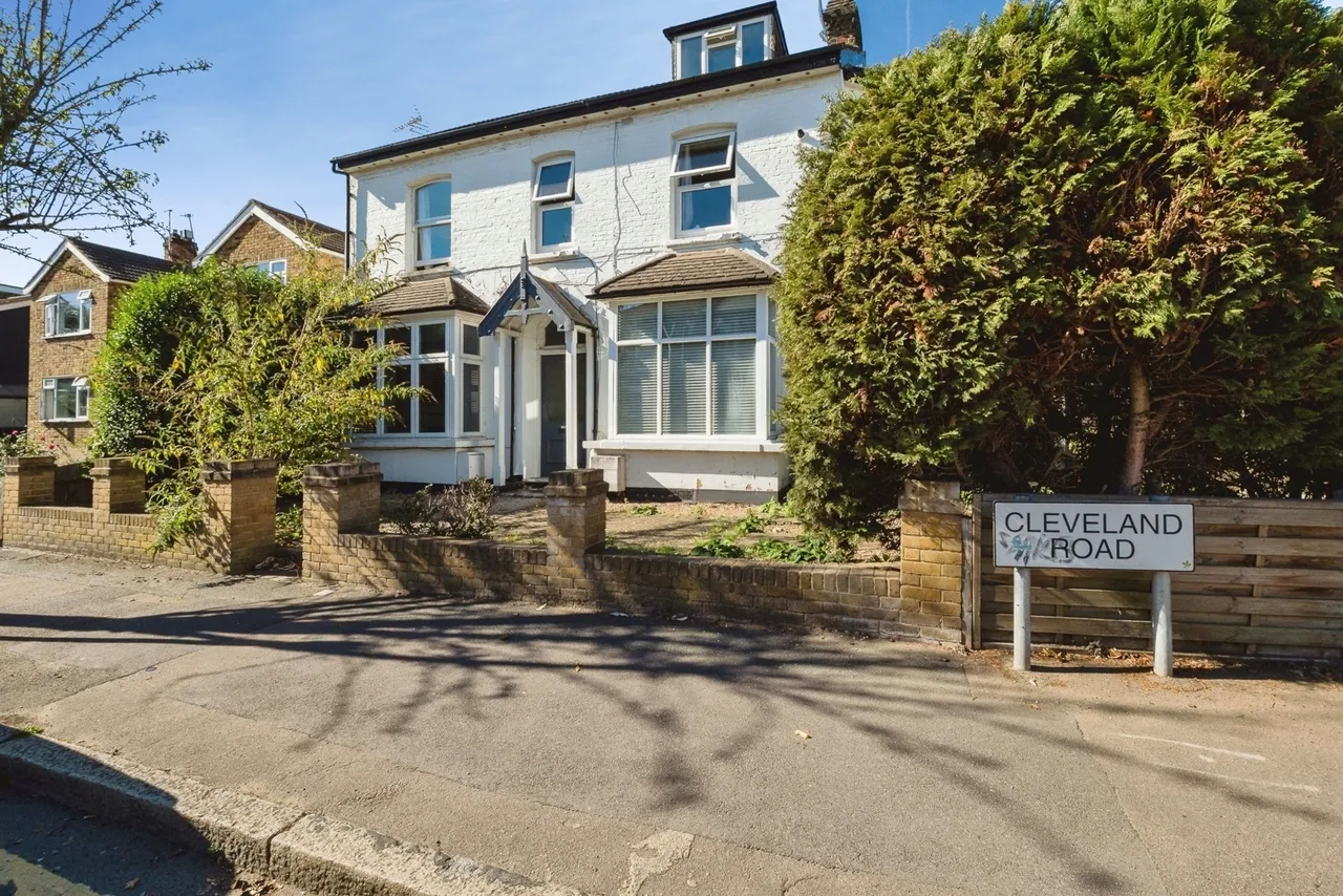 Cleveland Road, London, E18, photo 12
