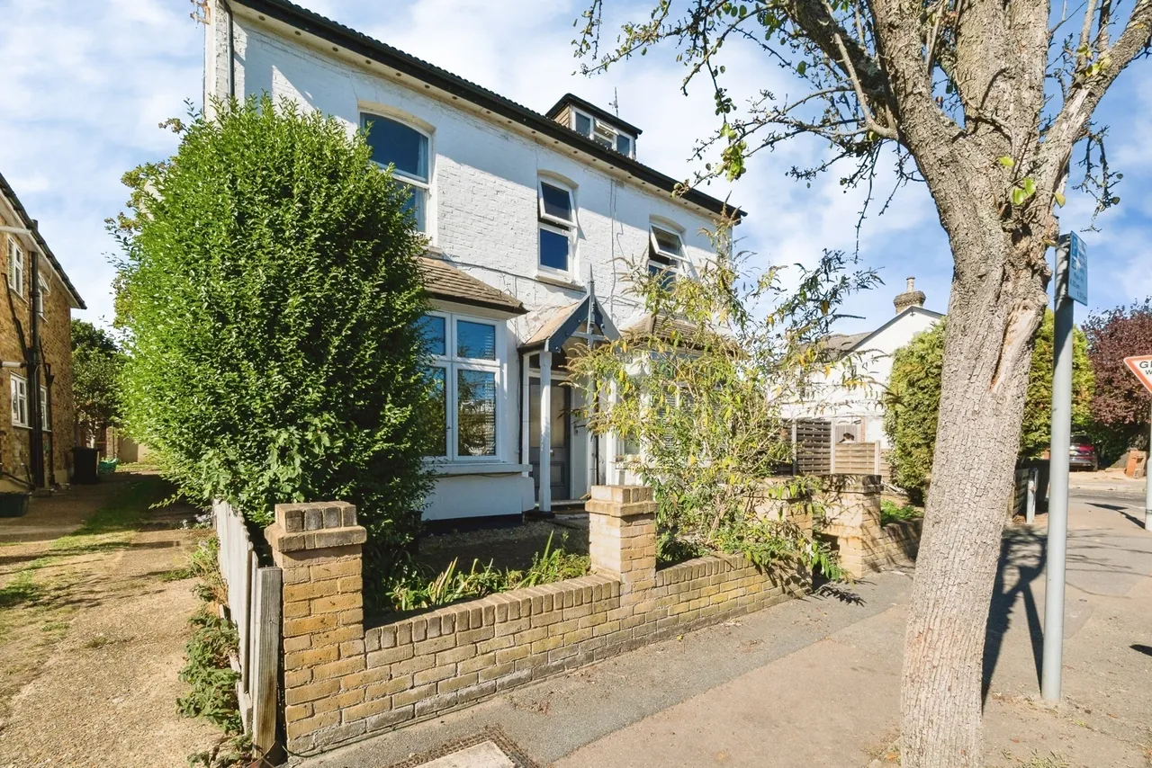 1 bed flat for sale, Cleveland Road, London, E18