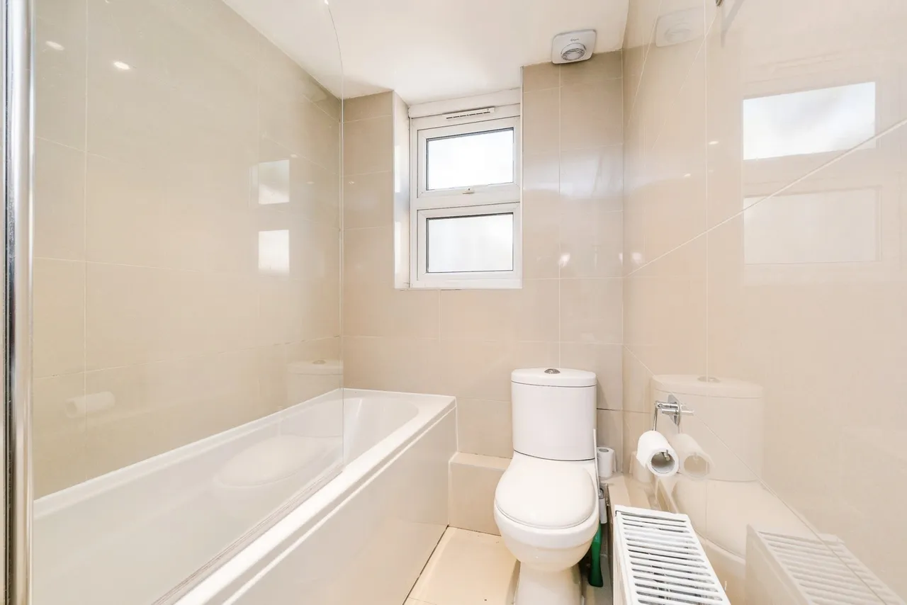 Cleveland Road, London, E18, photo 8