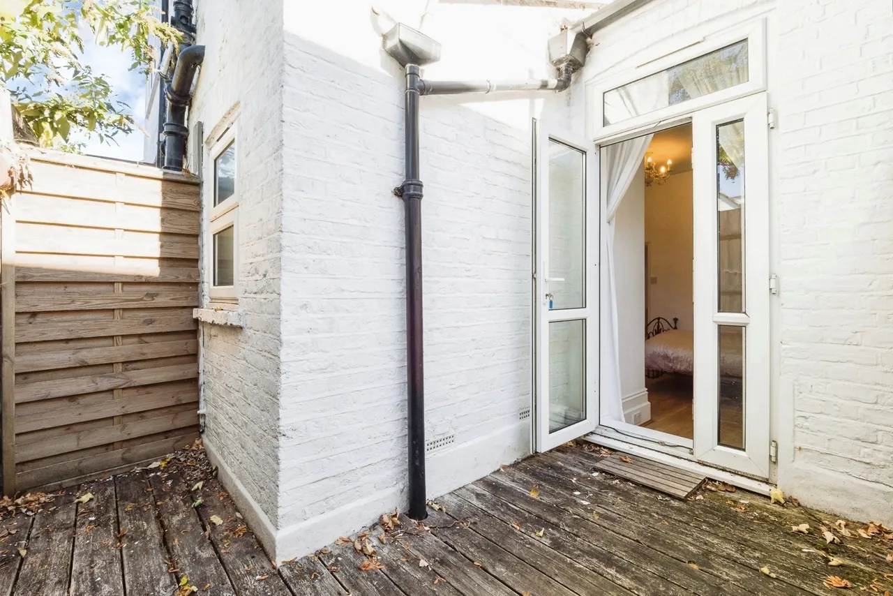 Cleveland Road, London, E18, photo 11