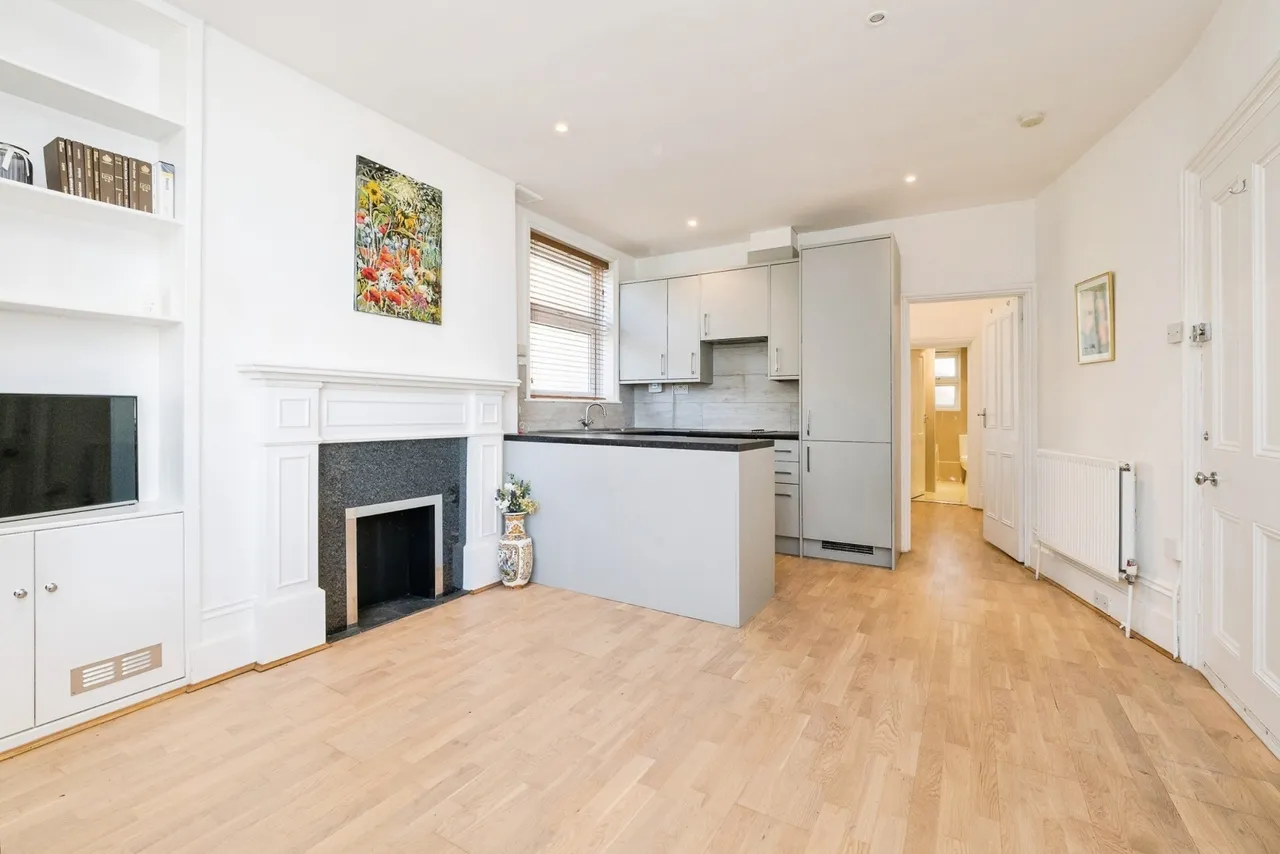 Cleveland Road, London, E18, photo 4