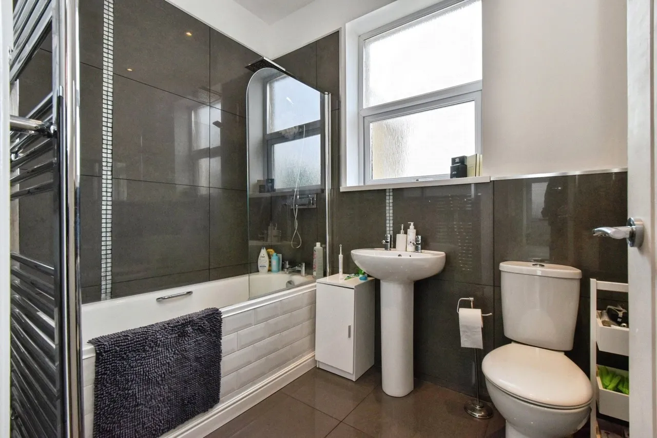 Waun Road, Llanelli, SA15, photo 11