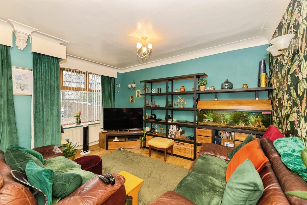 Raymond Drive, Bradford, photo 2