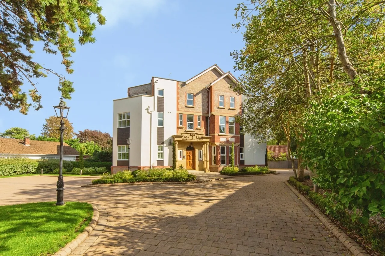2 bed flat for sale, Victoria Road, Formby, L37