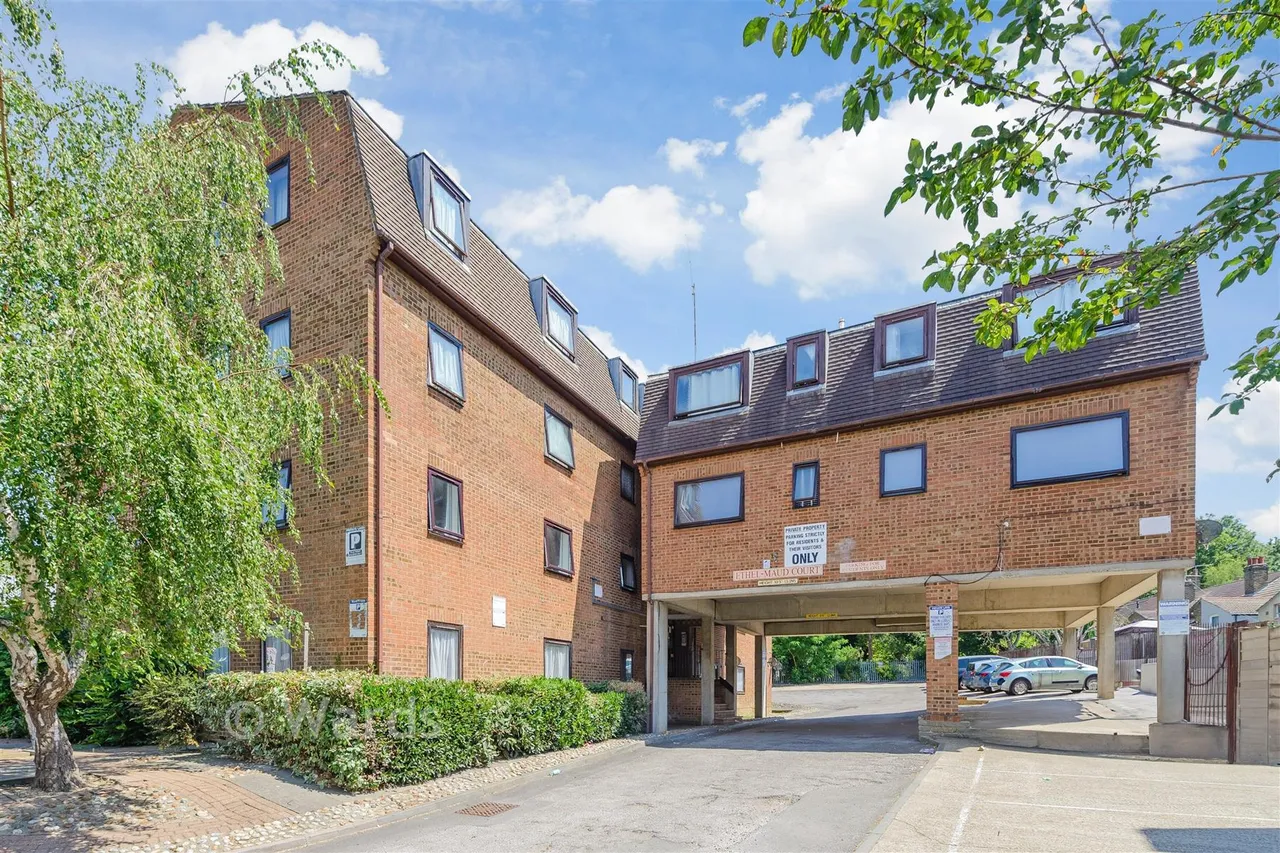 2 bed flat for sale, Richmond Road, Gillingham, ME7