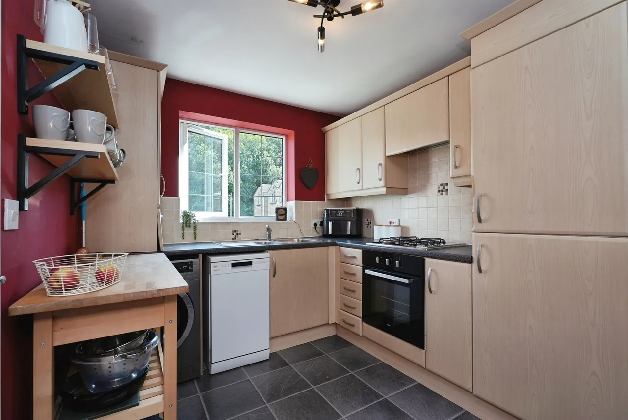 Larch Close, Wheatley, HALIFAX, photo 3
