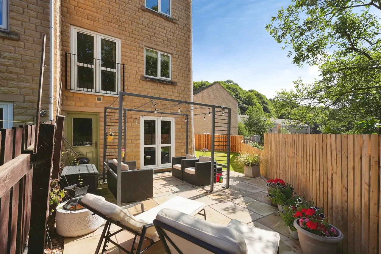 Larch Close, Wheatley, HALIFAX, photo 11