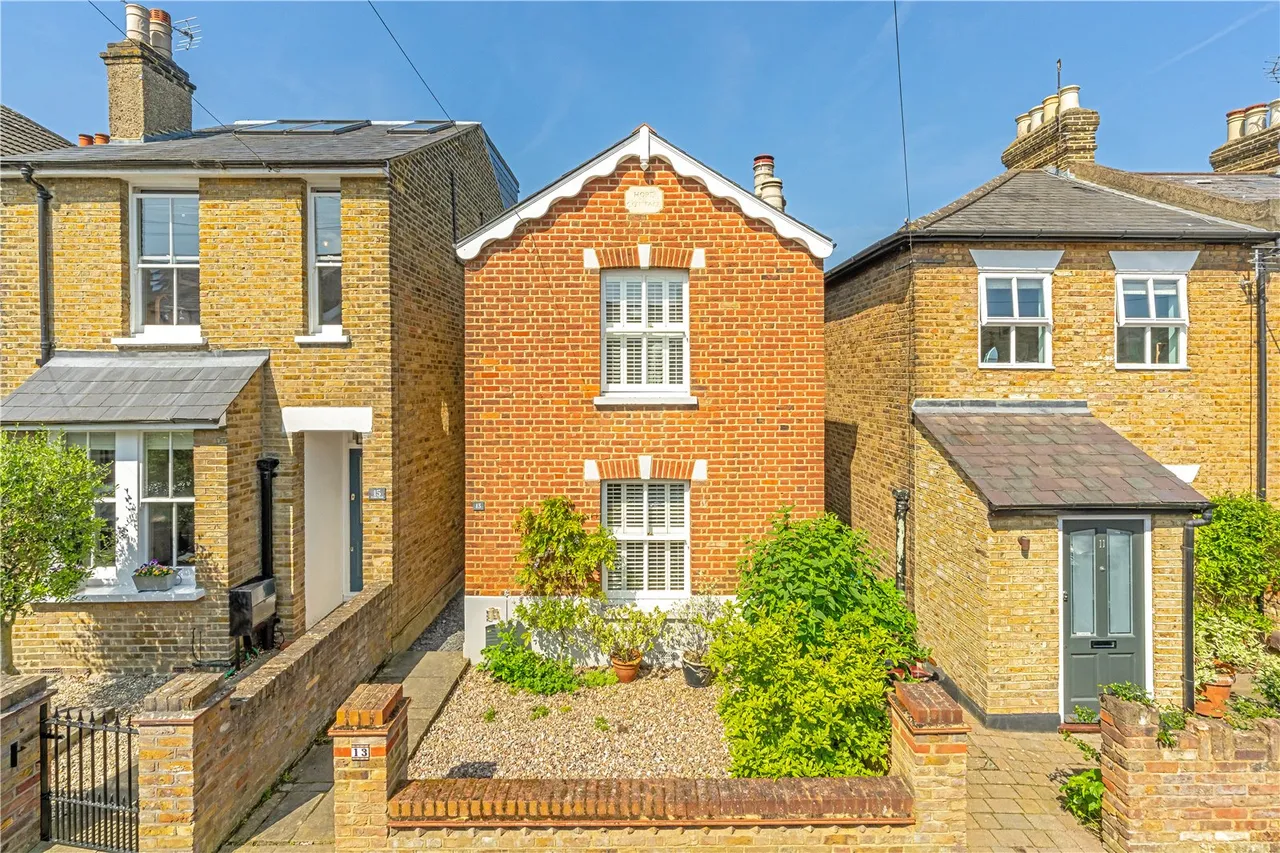 3 bed house for sale — Wolsey Road, Hampton Hill, TW12 1QP