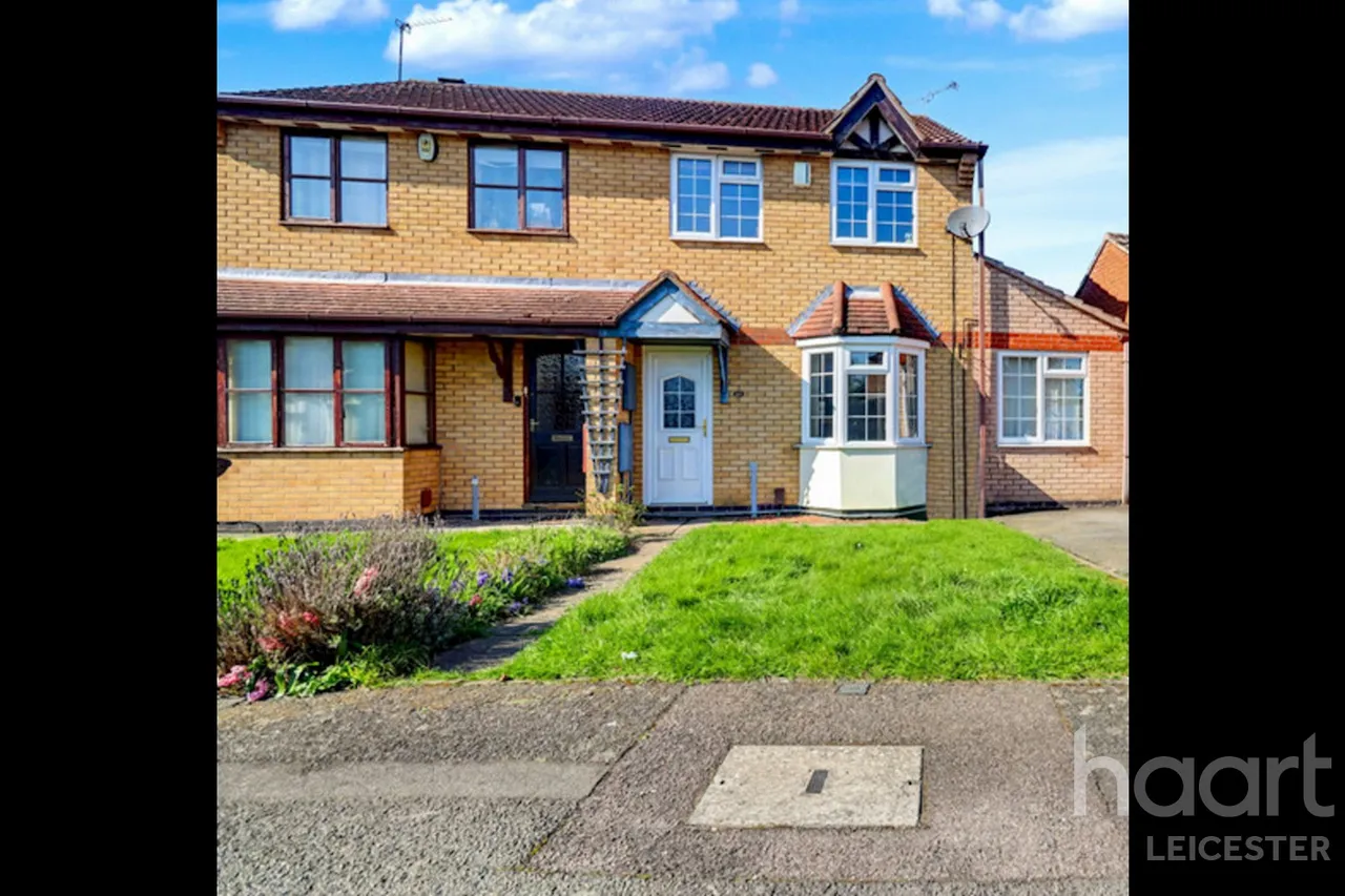 4 bed house for sale, Meadowsweet Road, Leicester, LE5