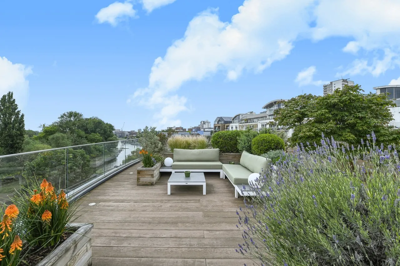 Kew Bridge Road, Brentford, TW8, photo 12
