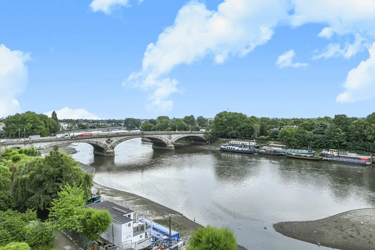 Kew Bridge Road, Brentford, TW8, photo 6