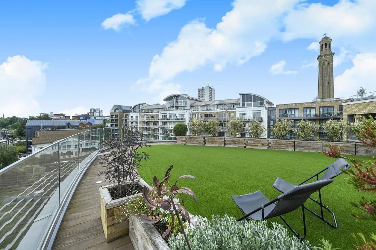 Kew Bridge Road, Brentford, TW8, photo 15
