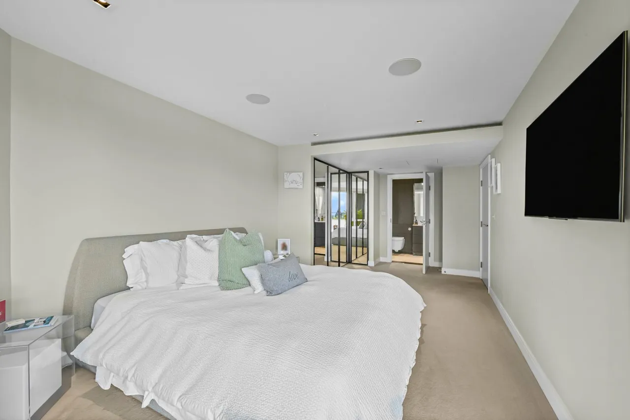 Kew Bridge Road, Brentford, TW8, photo 5