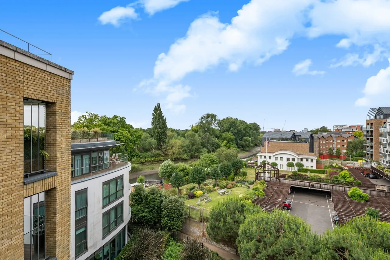 Kew Bridge Road, Brentford, TW8, photo 22