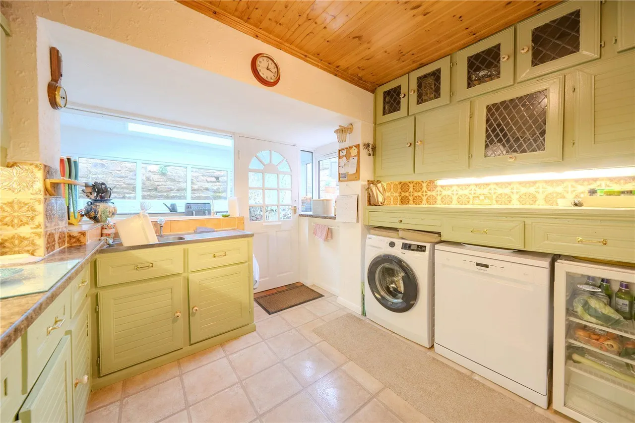 Priesthorpe Road, Farsley, LS28, photo 19