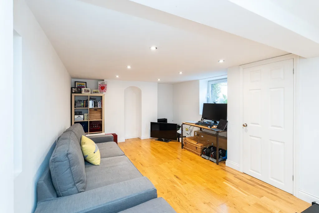 Howard Road, Dorking, RH4, photo 6