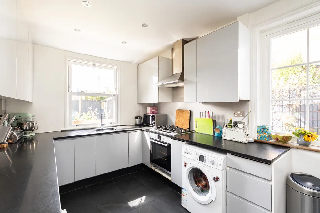 Howard Road, Dorking, RH4, photo 3