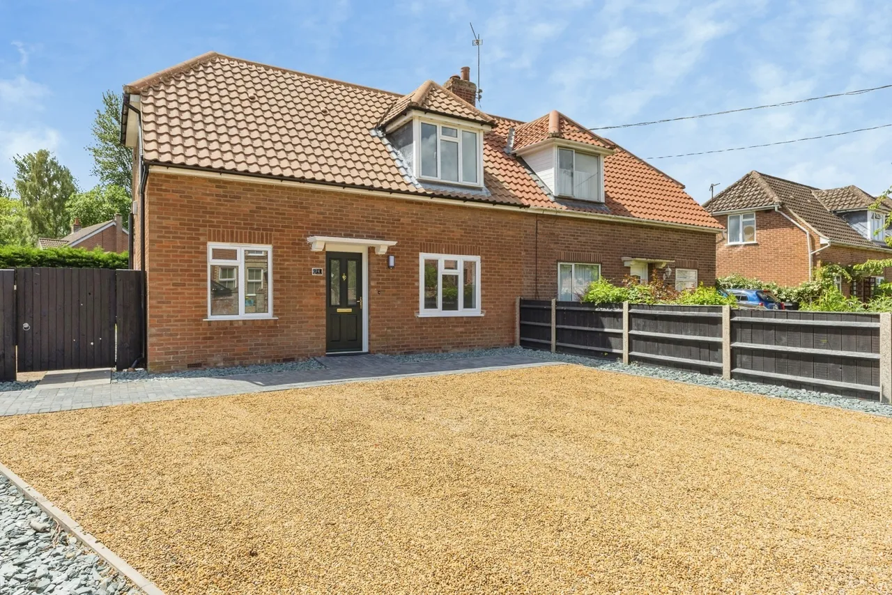 3 bed house for sale — The Street, Bridgham, Norfolk, NR16